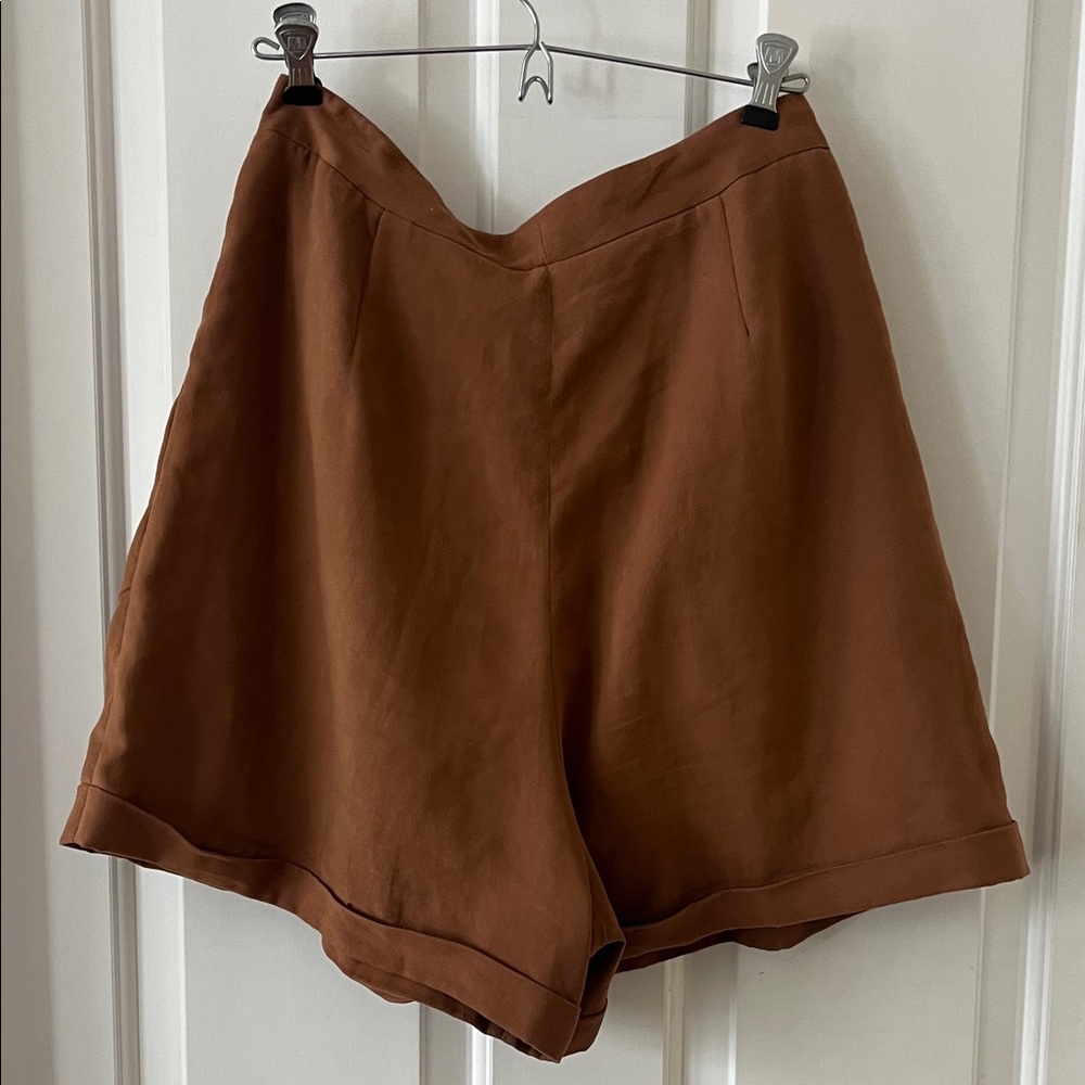 Vintage DVF High Rise Shorts - Picture 7 of 8
